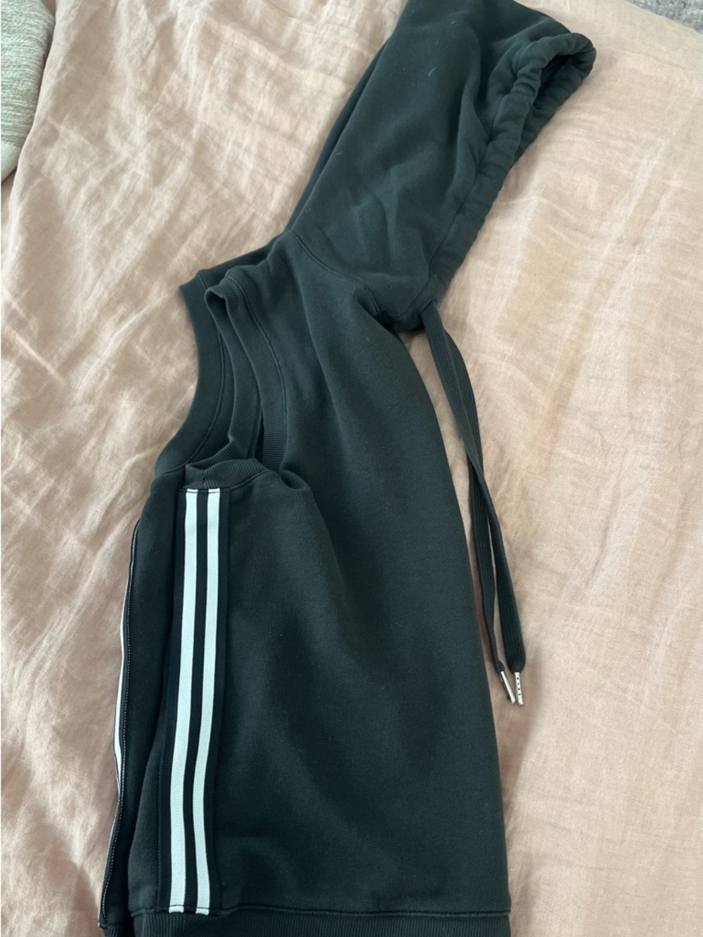 Evereve Kennedy sleeveless sweatshirt size small.